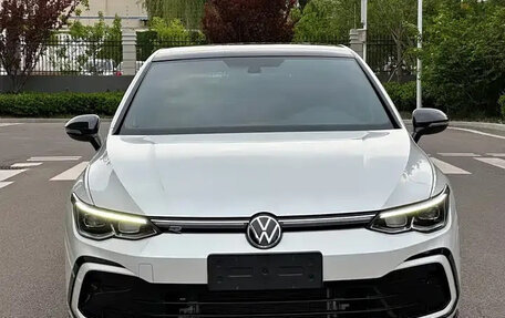 Volkswagen Golf VIII, 2023 год, 2 070 000 рублей, 2 фотография