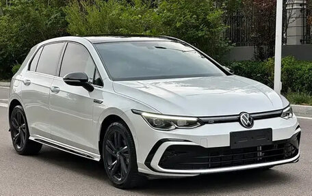 Volkswagen Golf VIII, 2023 год, 2 070 000 рублей, 3 фотография