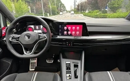 Volkswagen Golf VIII, 2023 год, 2 070 000 рублей, 10 фотография