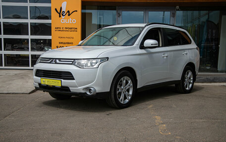 Mitsubishi Outlander III рестайлинг 3, 2013 год, 1 338 000 рублей, 3 фотография