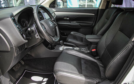 Mitsubishi Outlander III рестайлинг 3, 2013 год, 1 338 000 рублей, 14 фотография