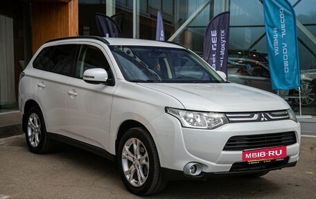 Mitsubishi Outlander III рестайлинг 3, 2013 год, 1 338 000 рублей, 6 фотография