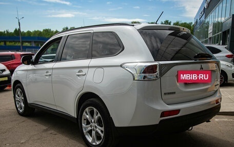 Mitsubishi Outlander III рестайлинг 3, 2013 год, 1 338 000 рублей, 10 фотография
