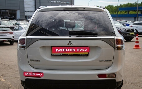 Mitsubishi Outlander III рестайлинг 3, 2013 год, 1 338 000 рублей, 9 фотография