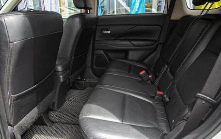 Mitsubishi Outlander III рестайлинг 3, 2013 год, 1 338 000 рублей, 15 фотография