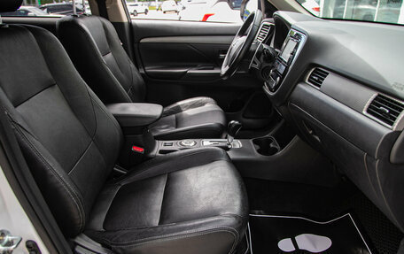 Mitsubishi Outlander III рестайлинг 3, 2013 год, 1 338 000 рублей, 20 фотография