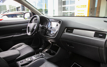 Mitsubishi Outlander III рестайлинг 3, 2013 год, 1 338 000 рублей, 21 фотография