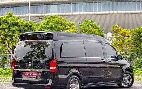 Mercedes-Benz V-Класс, 2025 год, 7 475 000 рублей, 2 фотография