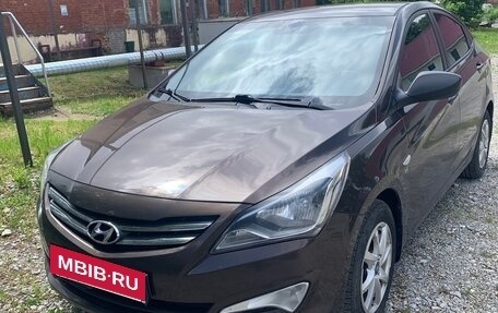 Hyundai Solaris II рестайлинг, 2015 год, 1 050 000 рублей, 2 фотография