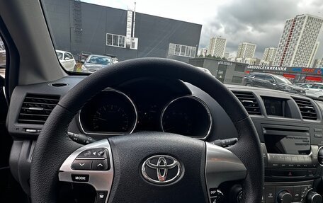 Toyota Highlander III, 2011 год, 2 150 000 рублей, 7 фотография