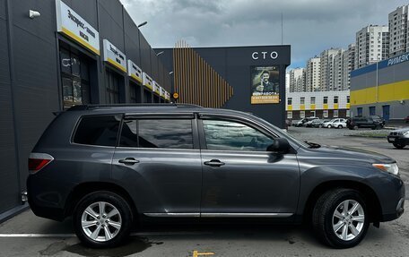 Toyota Highlander III, 2011 год, 2 150 000 рублей, 3 фотография