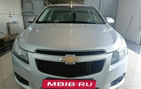Chevrolet Cruze II, 2010 год, 635 000 рублей, 3 фотография