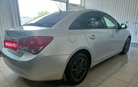 Chevrolet Cruze II, 2010 год, 635 000 рублей, 4 фотография
