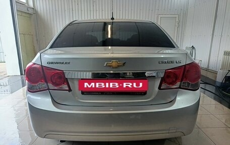 Chevrolet Cruze II, 2010 год, 635 000 рублей, 6 фотография