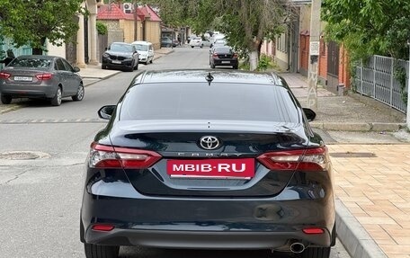 Toyota Camry, 2018 год, 2 400 000 рублей, 3 фотография