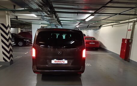 Mercedes-Benz V-Класс, 2014 год, 3 000 000 рублей, 4 фотография
