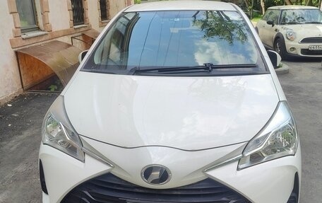 Toyota Vitz, 2018 год, 1 350 000 рублей, 2 фотография