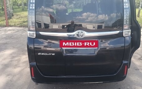 Toyota Esquire I, 2017 год, 2 300 000 рублей, 2 фотография