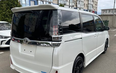 Toyota Voxy III, 2021 год, 2 330 000 рублей, 5 фотография