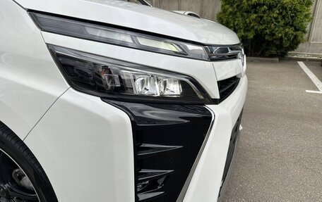 Toyota Voxy III, 2021 год, 2 330 000 рублей, 6 фотография