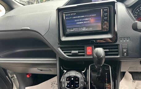 Toyota Voxy III, 2021 год, 2 330 000 рублей, 12 фотография