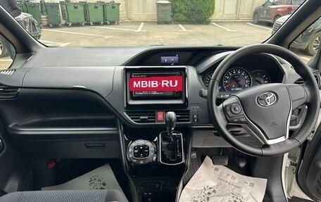 Toyota Voxy III, 2021 год, 2 330 000 рублей, 10 фотография