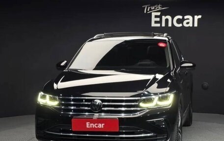 Volkswagen Tiguan II, 2023 год, 3 090 000 рублей, 3 фотография