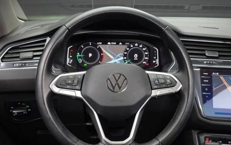Volkswagen Tiguan II, 2023 год, 3 090 000 рублей, 12 фотография