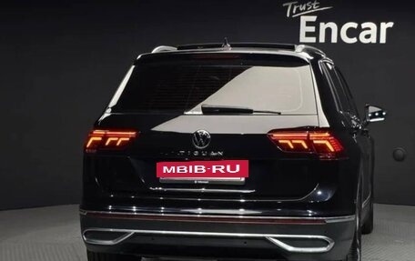 Volkswagen Tiguan II, 2023 год, 3 090 000 рублей, 4 фотография