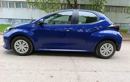 Toyota Yaris, 2022 год, 1 470 000 рублей, 4 фотография