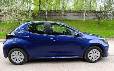 Toyota Yaris, 2022 год, 1 470 000 рублей, 5 фотография
