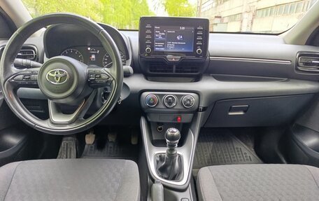 Toyota Yaris, 2022 год, 1 470 000 рублей, 9 фотография