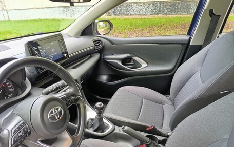 Toyota Yaris, 2022 год, 1 470 000 рублей, 11 фотография