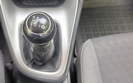Toyota Yaris, 2022 год, 1 470 000 рублей, 17 фотография