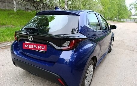Toyota Yaris, 2022 год, 1 470 000 рублей, 6 фотография