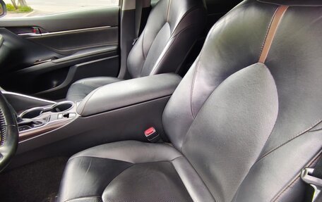 Toyota Camry, 2018 год, 2 100 000 рублей, 14 фотография