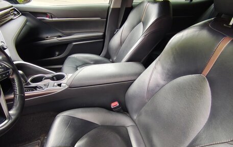 Toyota Camry, 2018 год, 2 100 000 рублей, 15 фотография