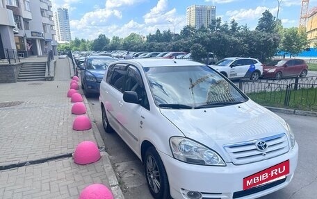 Toyota Avensis Verso I рестайлинг, 2003 год, 920 000 рублей, 3 фотография