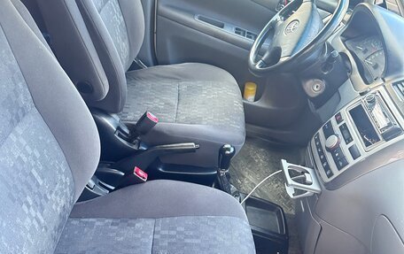 Toyota Avensis Verso I рестайлинг, 2003 год, 920 000 рублей, 13 фотография