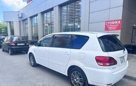 Toyota Avensis Verso I рестайлинг, 2003 год, 920 000 рублей, 10 фотография