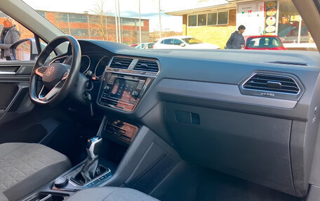 Volkswagen Tiguan II, 2023 год, 3 600 000 рублей, 12 фотография