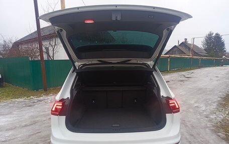Volkswagen Tiguan II, 2018 год, 2 550 000 рублей, 2 фотография