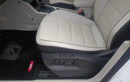 Volkswagen Tiguan II, 2018 год, 2 550 000 рублей, 17 фотография