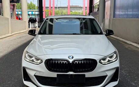 BMW 1 серия, 2022 год, 1 890 000 рублей, 6 фотография