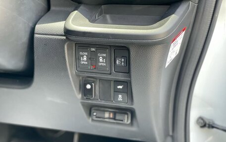 Honda Stepwgn, 2023 год, 2 530 000 рублей, 13 фотография