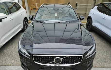 Volvo V60 Cross Country II, 2025 год, 8 000 000 рублей, 2 фотография
