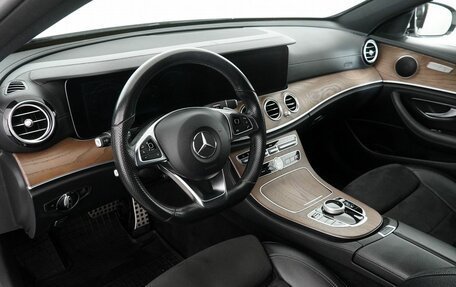 Mercedes-Benz E-Класс, 2018 год, 3 190 000 рублей, 11 фотография
