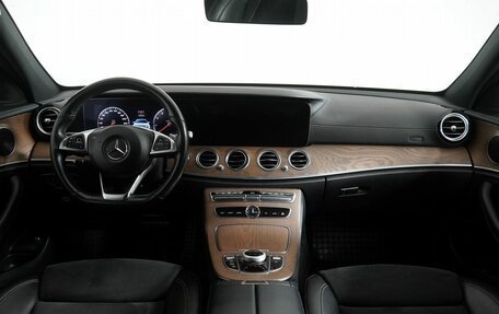 Mercedes-Benz E-Класс, 2018 год, 3 190 000 рублей, 14 фотография