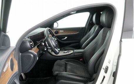 Mercedes-Benz E-Класс, 2018 год, 3 190 000 рублей, 10 фотография
