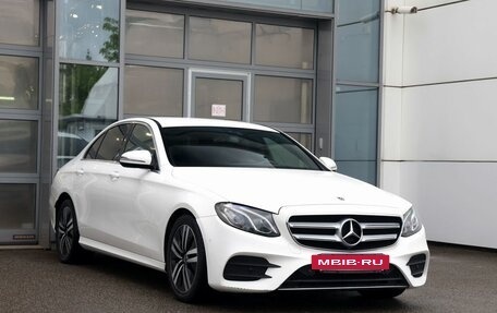 Mercedes-Benz E-Класс, 2018 год, 3 190 000 рублей, 3 фотография